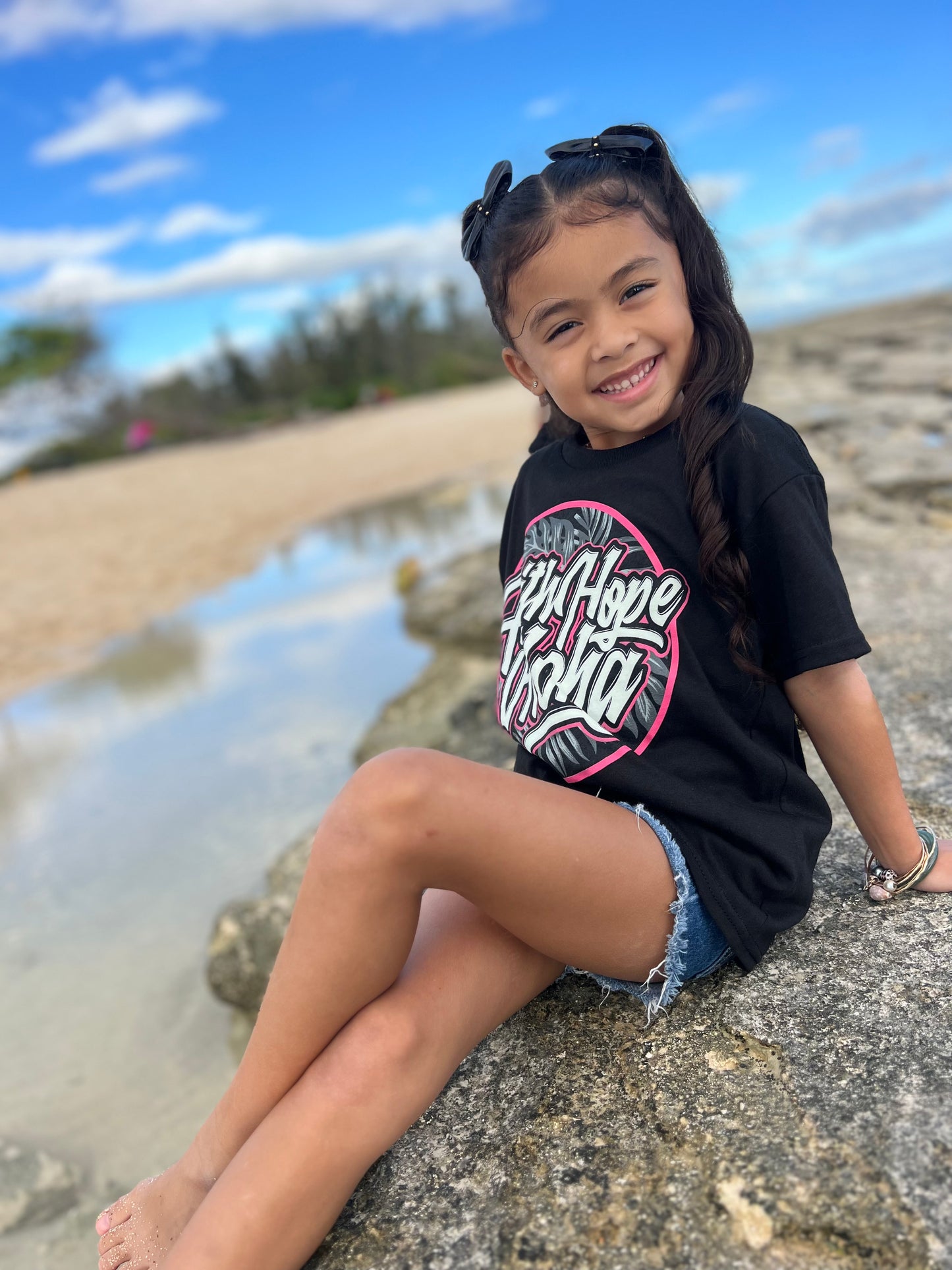 ‼️Monstera Hot Pink Ohana Keiki Tee $15 ALL SALES FINAL‼️